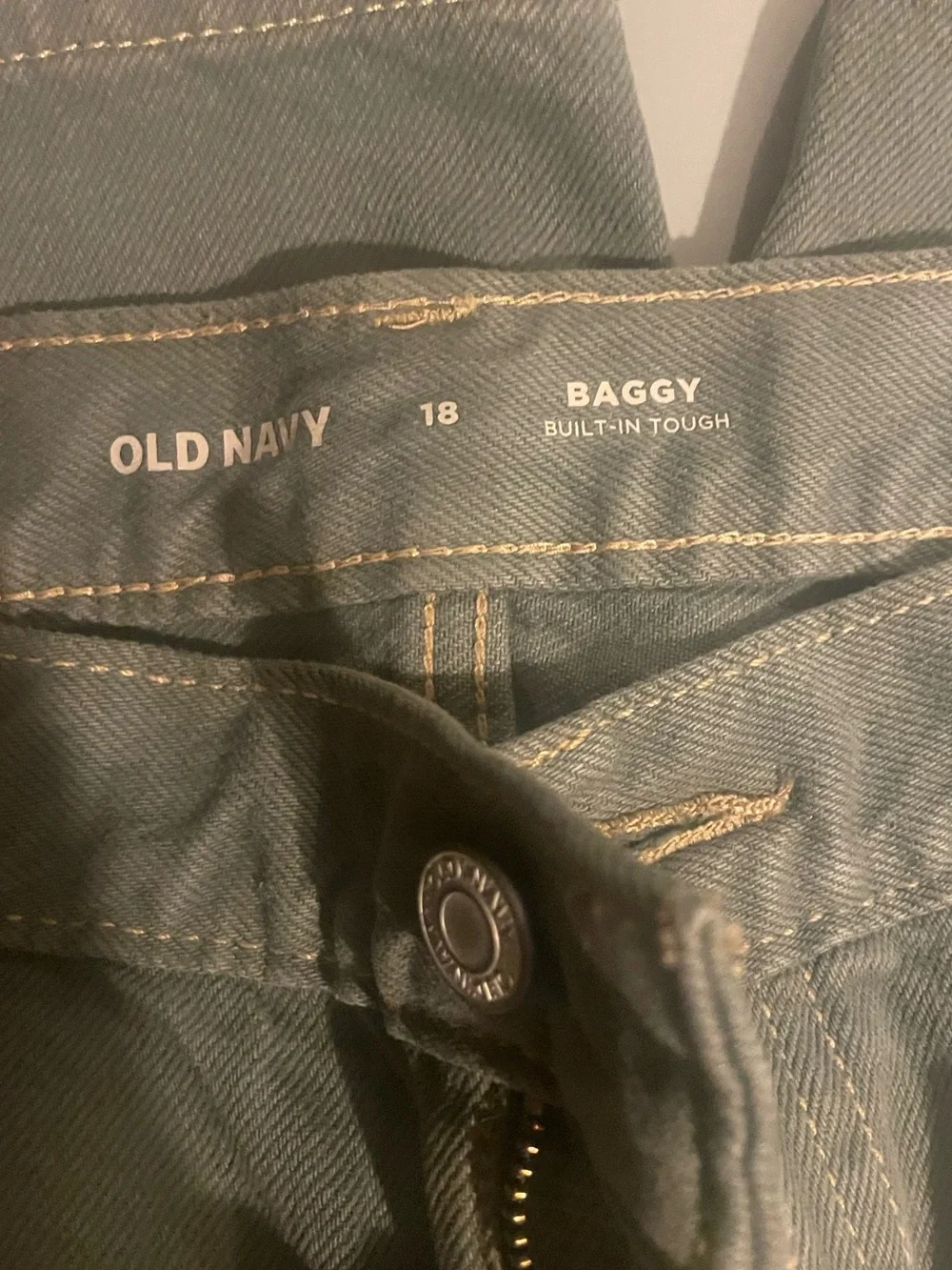 Old Navy carpenter shorts boy 18
